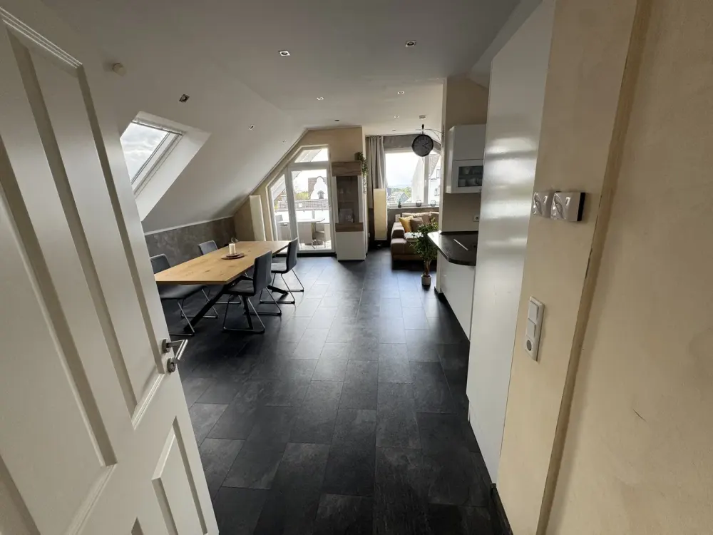 Moderne 3-Zimme-Dachgeschosswohnung mit Balkon in Solingen Wald