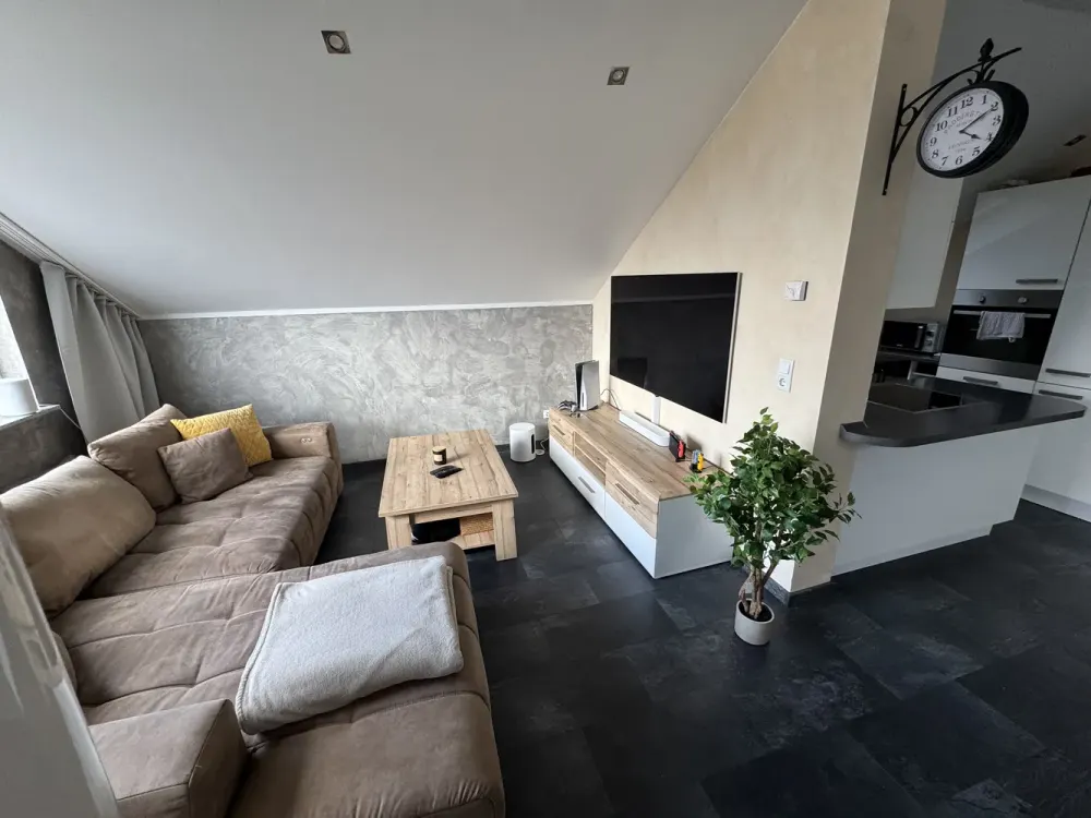 Moderne 3-Zimme-Dachgeschosswohnung mit Balkon in Solingen Wald