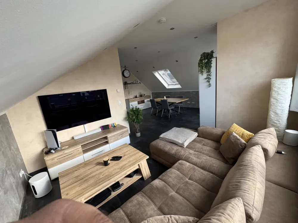 Moderne 3-Zimme-Dachgeschosswohnung mit Balkon in Solingen Wald