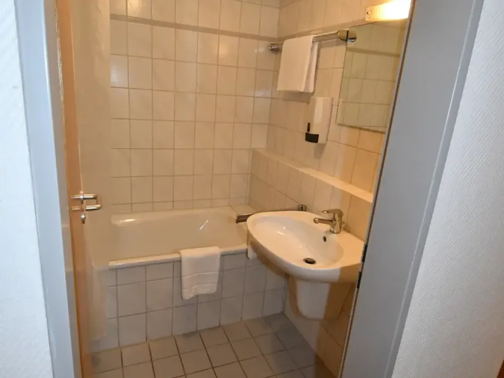 KLEINAPARTMENT / WG-Zimmer OTTOBRUNN (möbliert) SEPT/OKT - 2026
