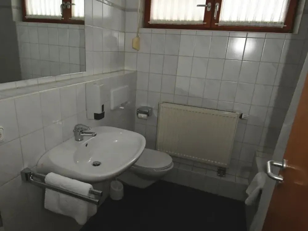 KLEINAPARTMENT / WG-Zimmer OTTOBRUNN (möbliert) SEPT/OKT - 2026