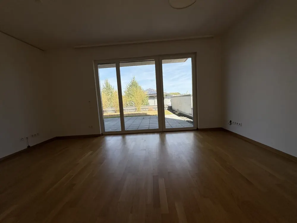 Familien aufgepasst • Tolle 4 Zimmer - Wohnung mit Terrasse (Grünfläche) und Parkett