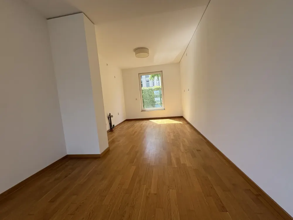Familien aufgepasst • Tolle 4 Zimmer - Wohnung mit Terrasse (Grünfläche) und Parkett