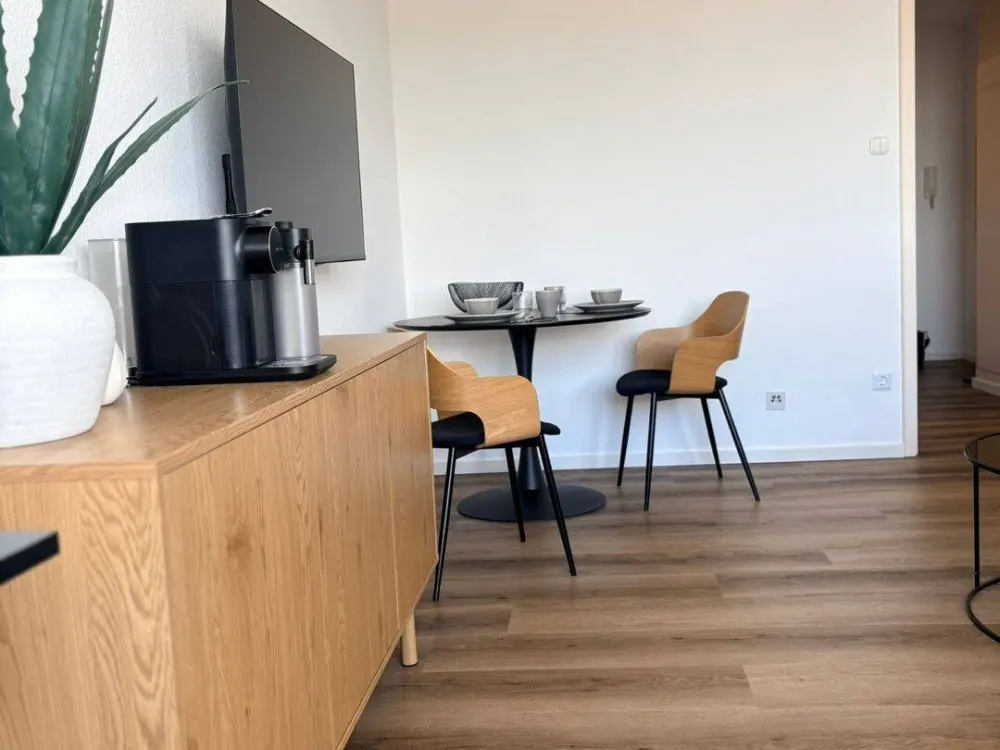 Möbliert - Aussicht - Renoviert - Stadtmitte