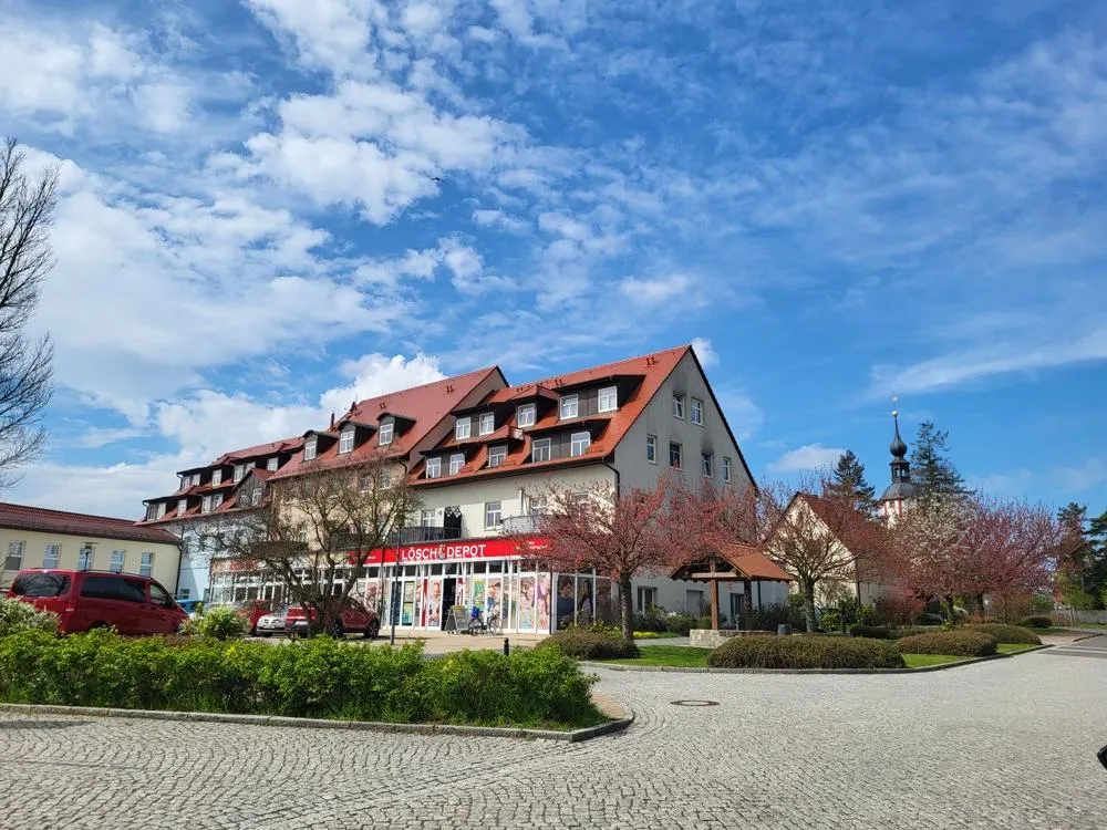 ++ Geräumige zwei Zimmerwohnung am Schloss in Machern ++