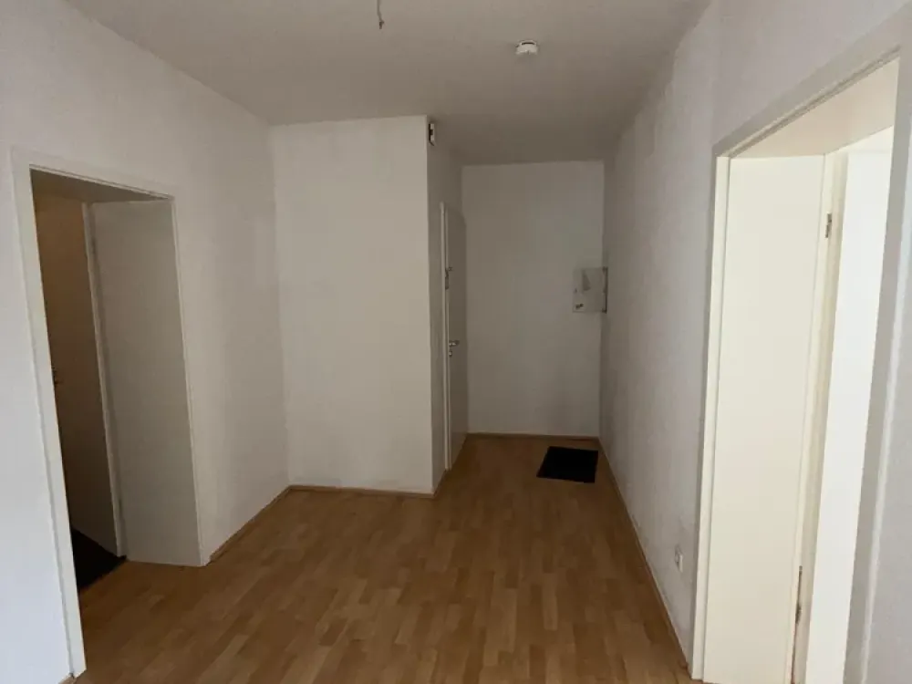 Frisch renovierte, großzügige 3-Zimmer-Wohnung mit Balkon und Badewanne, ab sofort bezugsfrei