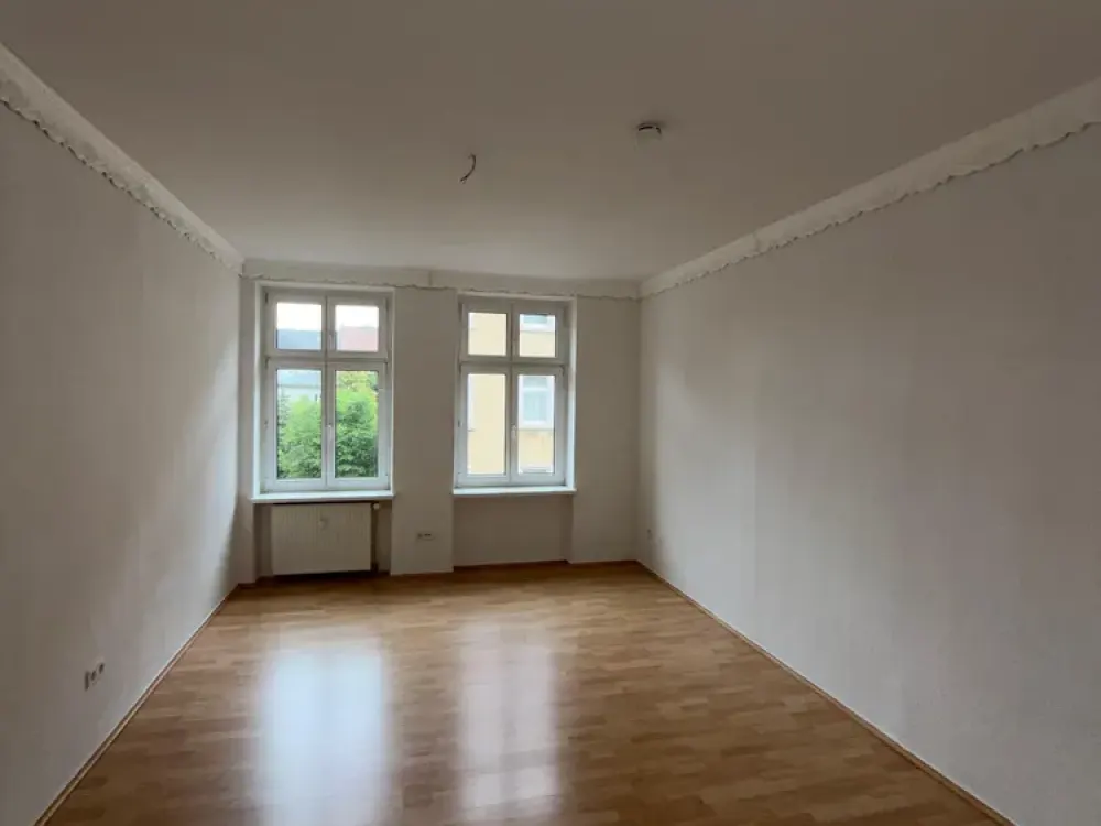 Frisch renovierte, großzügige 3-Zimmer-Wohnung mit Balkon und Badewanne, ab sofort bezugsfrei