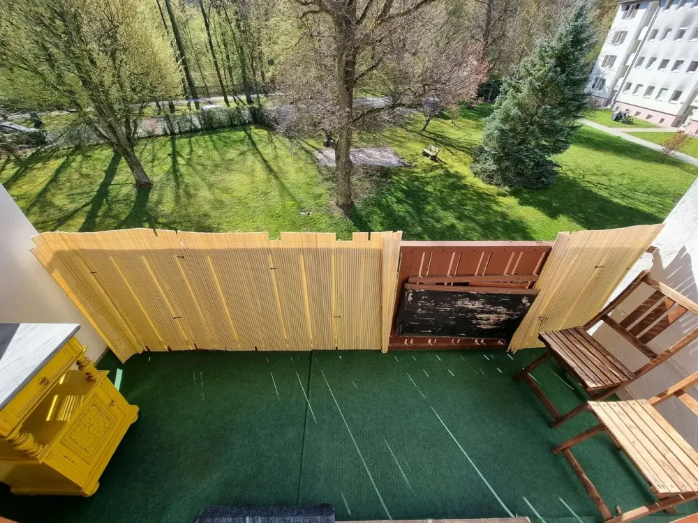 Charming 3-Room Apartment with Fitted Kitchen, Balcony and Plenty of Light