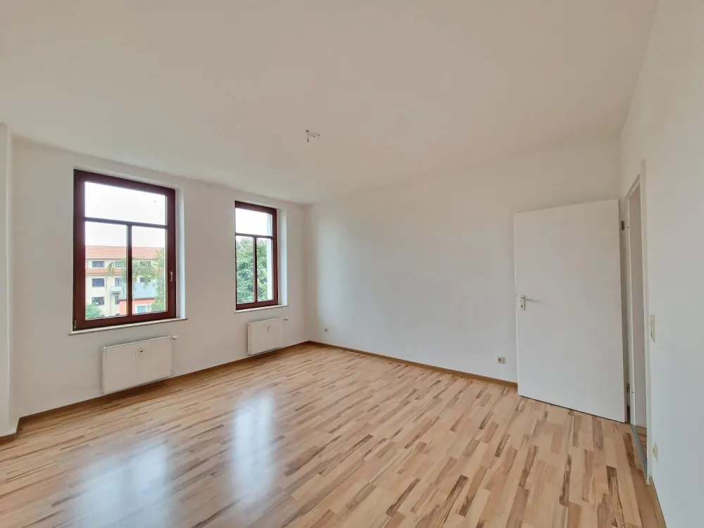 Schöner Altbau wartet mit einer 2-Zimmer-Wohnung auf Sie!