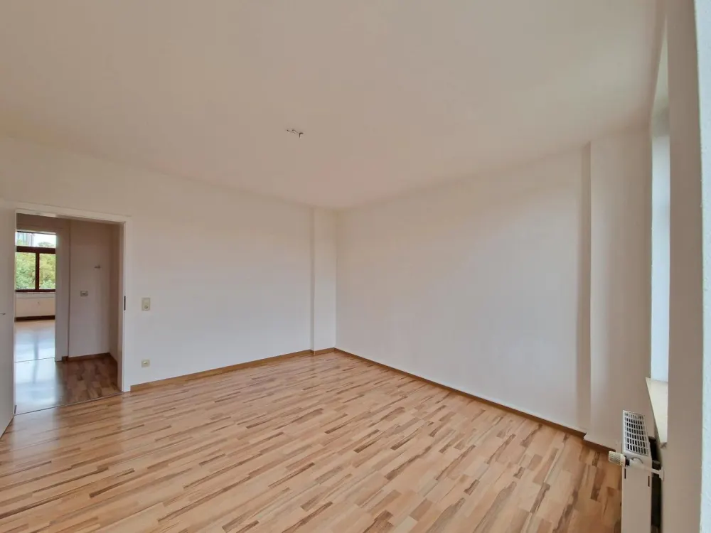 Schöner Altbau wartet mit einer 2-Zimmer-Wohnung auf Sie!
