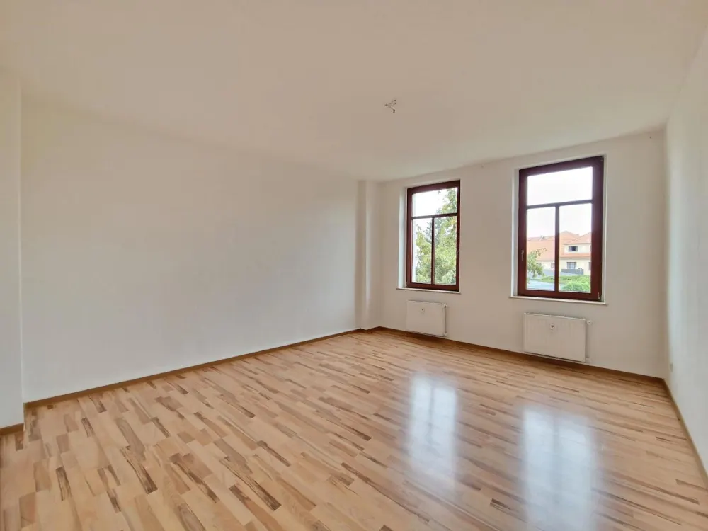 Schöner Altbau wartet mit einer 2-Zimmer-Wohnung auf Sie!
