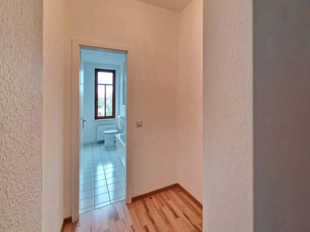 Schöner Altbau wartet mit einer 2-Zimmer-Wohnung auf Sie!