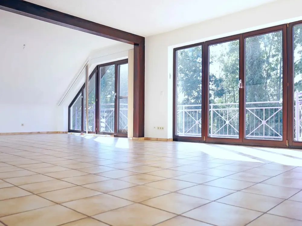 Sunny and Spacious Apartment with Green View