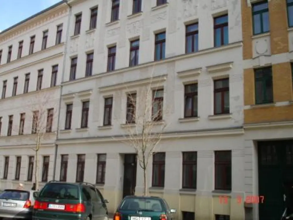 sanierte 2-Raumwohnung auf 60,69 m², Balkon und Parkett