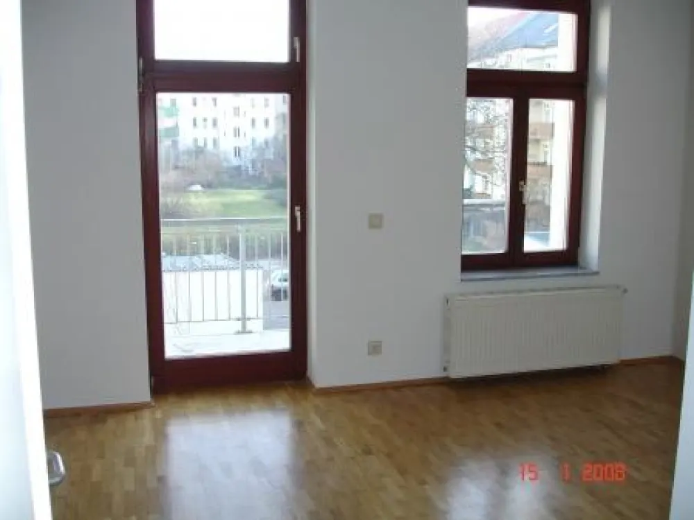 sanierte 2-Raumwohnung auf 60,69 m², Balkon und Parkett