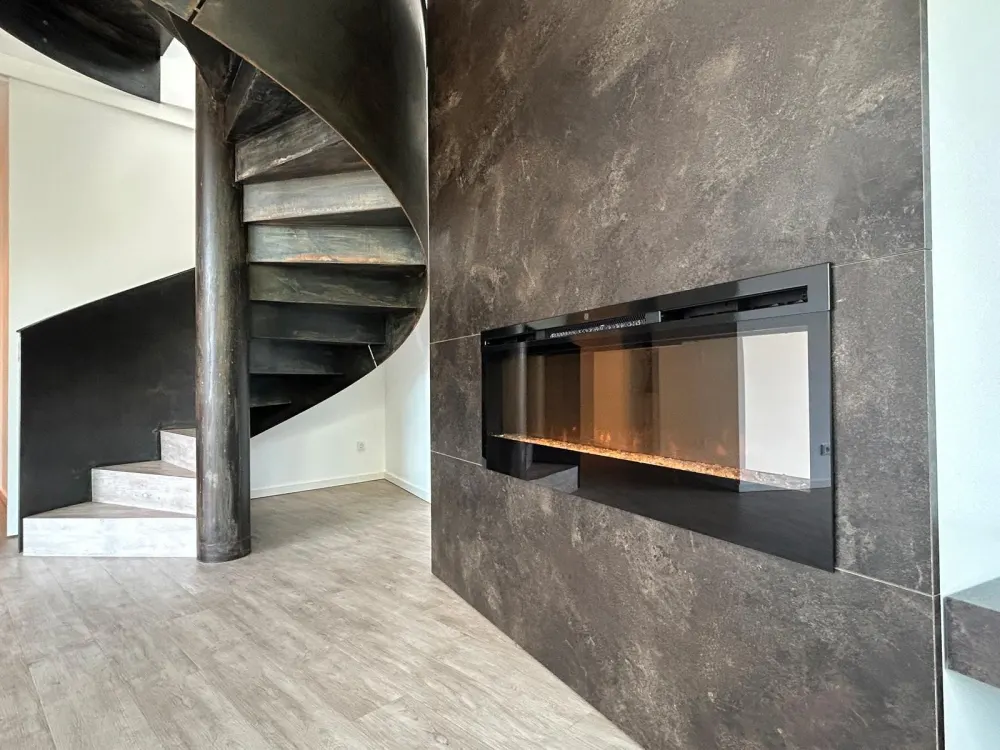Über zwei Ebenen zuhause: Exklusive Penthouse-Maisonette mit Dachterrassen-Flair in Großhadern