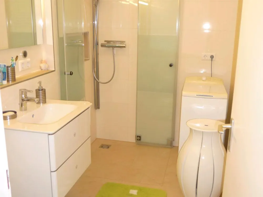 From October: 2.5-room apartment with balcony, parking space & cellar compartment