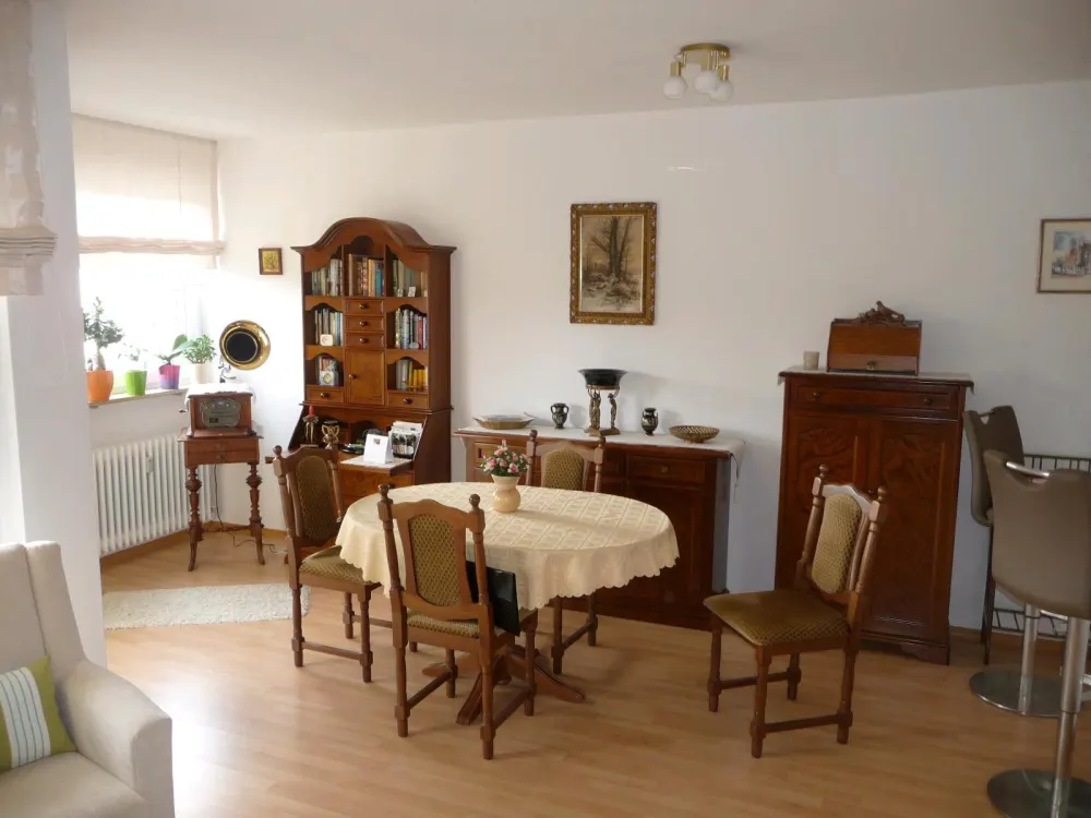 From October: 2.5-room apartment with balcony, parking space & cellar compartment