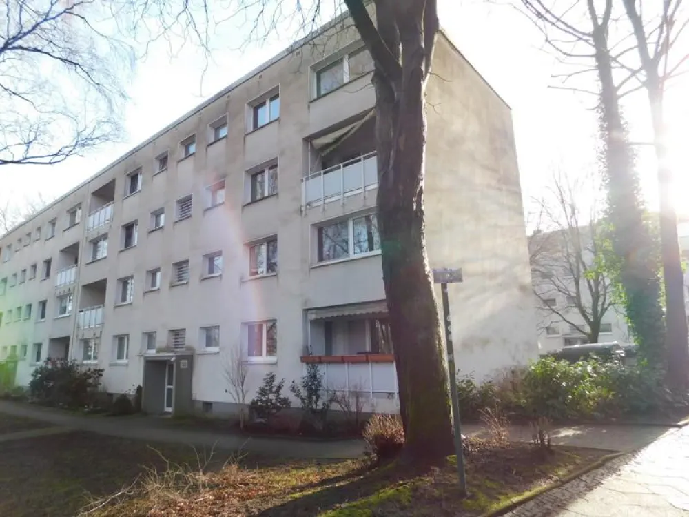Einzugsbereite EG-Wohnung mit Einbauküche und Balkon!