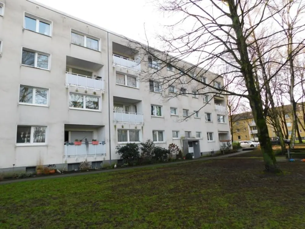 Einzugsbereite EG-Wohnung mit Einbauküche und Balkon!