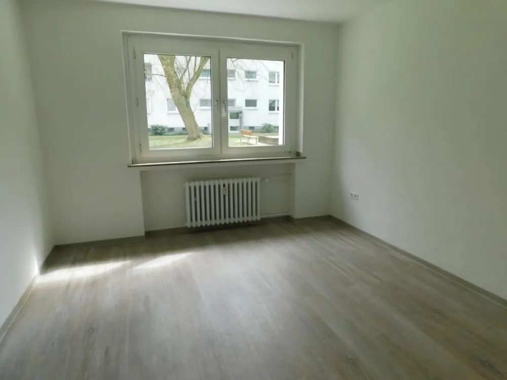 Einzugsbereite EG-Wohnung mit Einbauküche und Balkon!