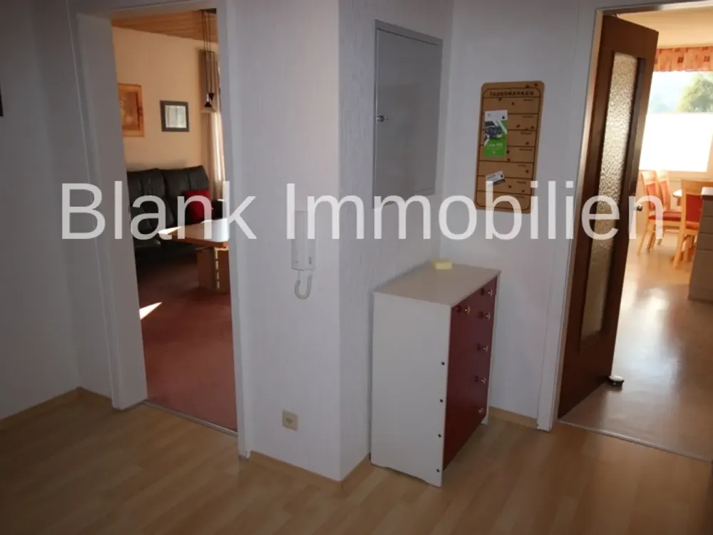 Helle 4-Zimmer-Wohnung mit Balkon, EBK, Garage, ab sofort frei - in Ottobeuren
