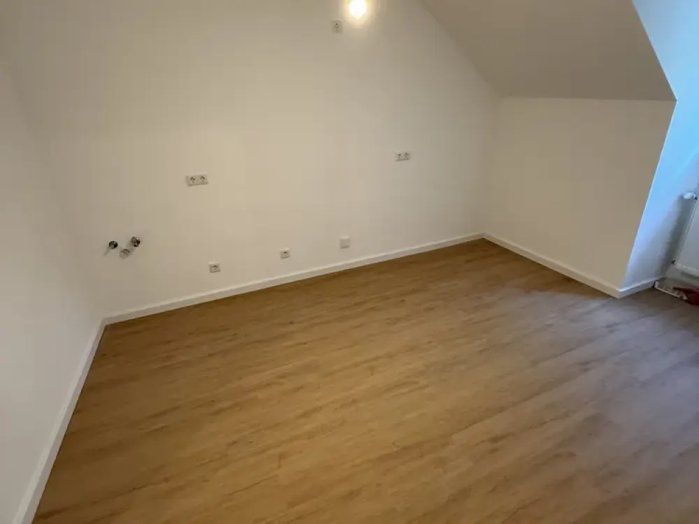 Lebendiges Wohnen in Düsseldorf: Kernsanierte 2,5-Zimmer-Wohnung in Oberbilk