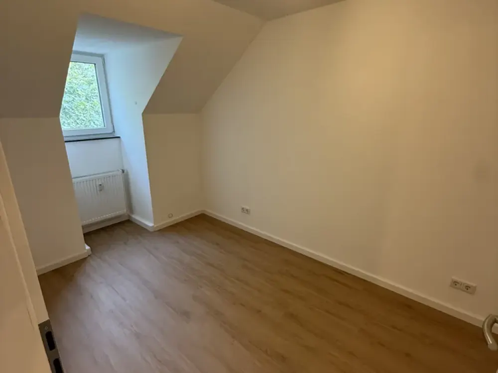 Lebendiges Wohnen in Düsseldorf: Kernsanierte 2,5-Zimmer-Wohnung in Oberbilk