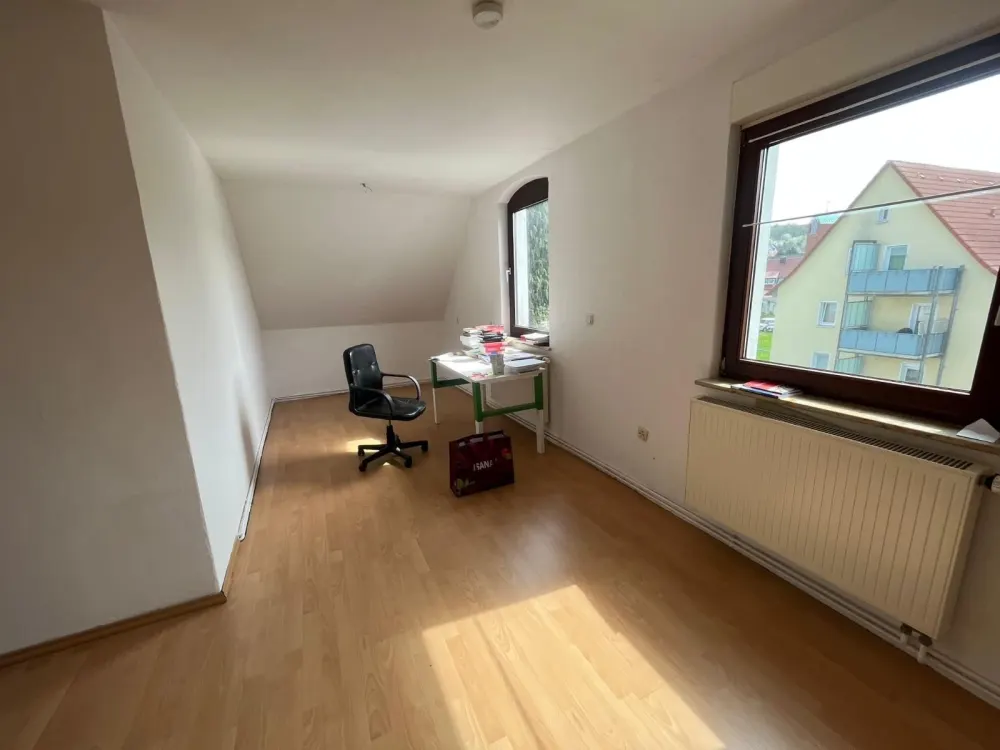 Helle 3-ZKB-Dachgeschosswohnung mit großer Wohnküche in Kaufungen