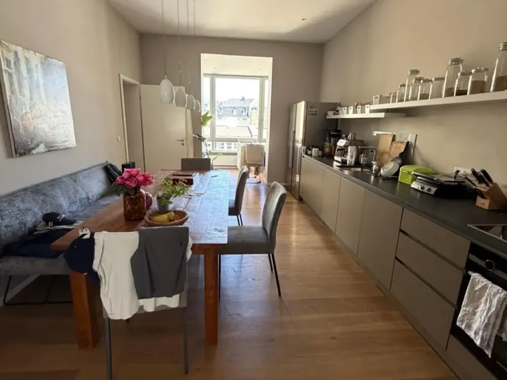 Hochwertige und lichtdurchflutete 3,5-Zimmer-Wohnung in ruhiger Lage nahe der Schweizer Straße