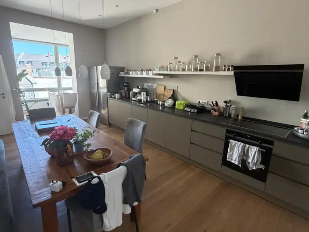 Hochwertige und lichtdurchflutete 3,5-Zimmer-Wohnung in ruhiger Lage nahe der Schweizer Straße