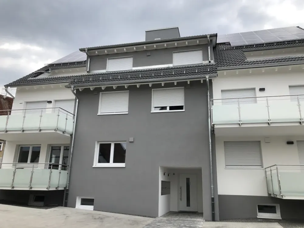 Neuwertige, helle Maisonette mit Garage, Loggia + Balkon