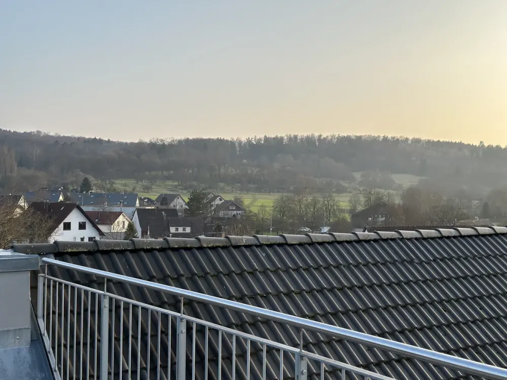 Neuwertige, helle Maisonette mit Garage, Loggia + Balkon