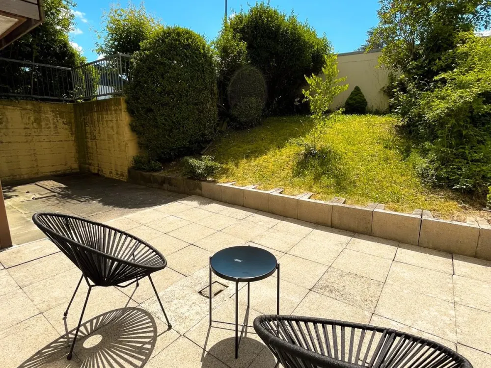 Möblierte 1 Zimmer Wohnung mit Terrasse und Stellplatz
