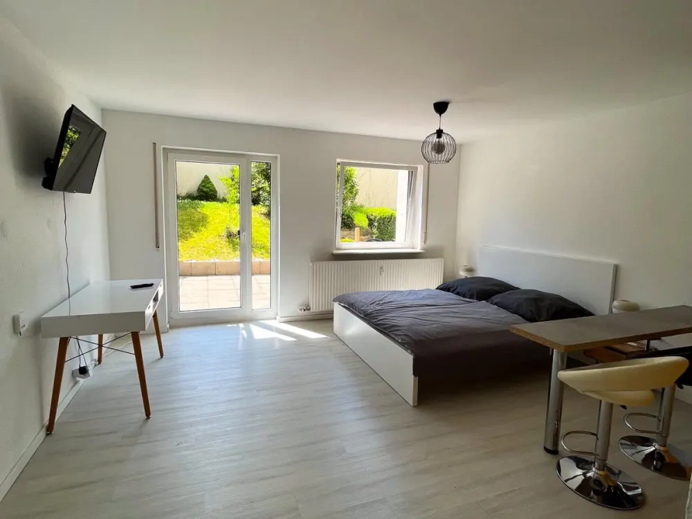 Möblierte 1 Zimmer Wohnung mit Terrasse und Stellplatz