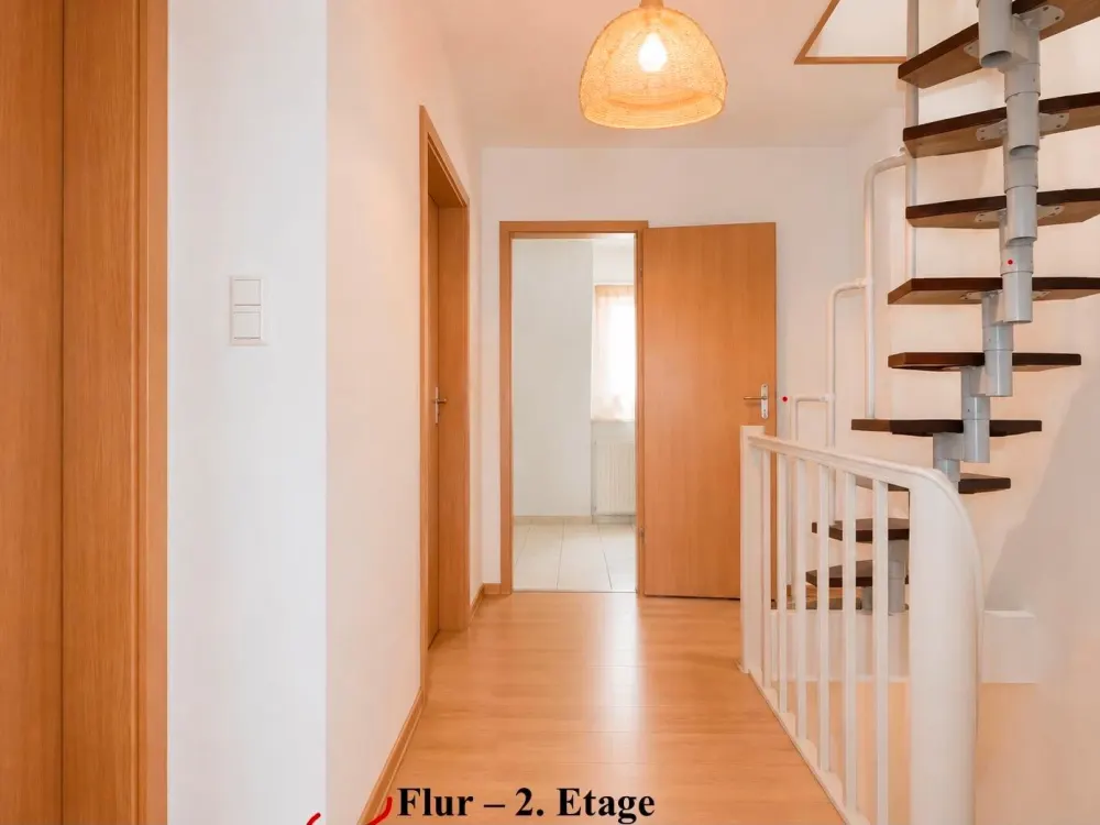 5-Zimmer-Wohnung in Neustadt, Frauen-WG