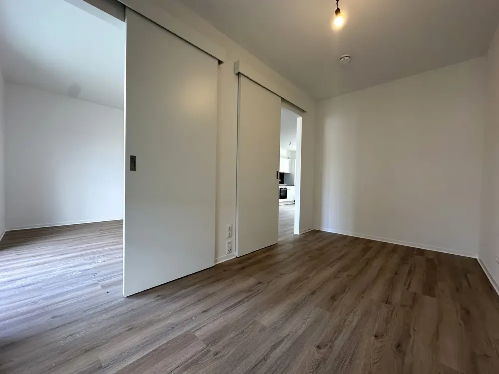 Neubau! Stilvolle 2-Zimmer-Penthousewohnung mit Terrasse & Einbauküche im Zentrum-Ost