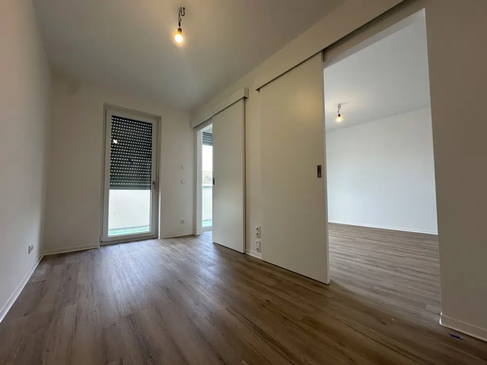 Neubau! Stilvolle 2-Zimmer-Penthousewohnung mit Terrasse & Einbauküche im Zentrum-Ost