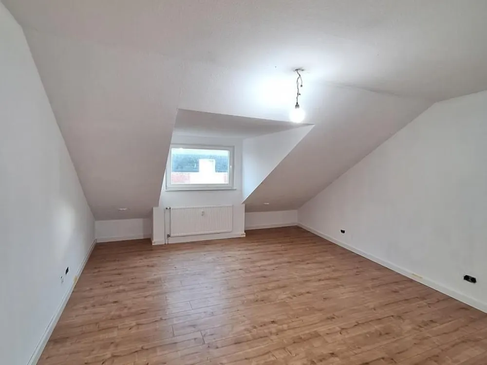 First Occupancy After Renovation - 3-Room Attic Apartment with Large Balcony in Altgarbsen