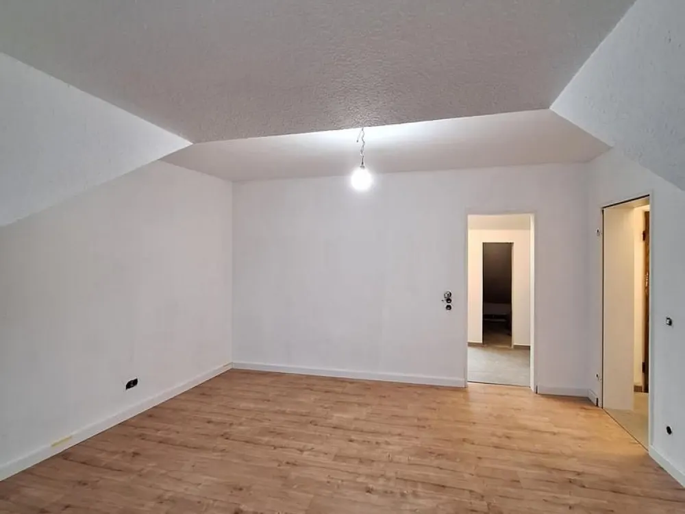 First Occupancy After Renovation - 3-Room Attic Apartment with Large Balcony in Altgarbsen