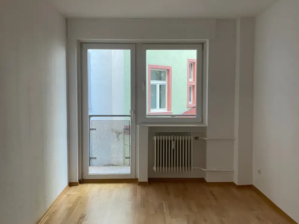 Sachsenhausen: 2-Zimmer-Wohnung mit Balkon