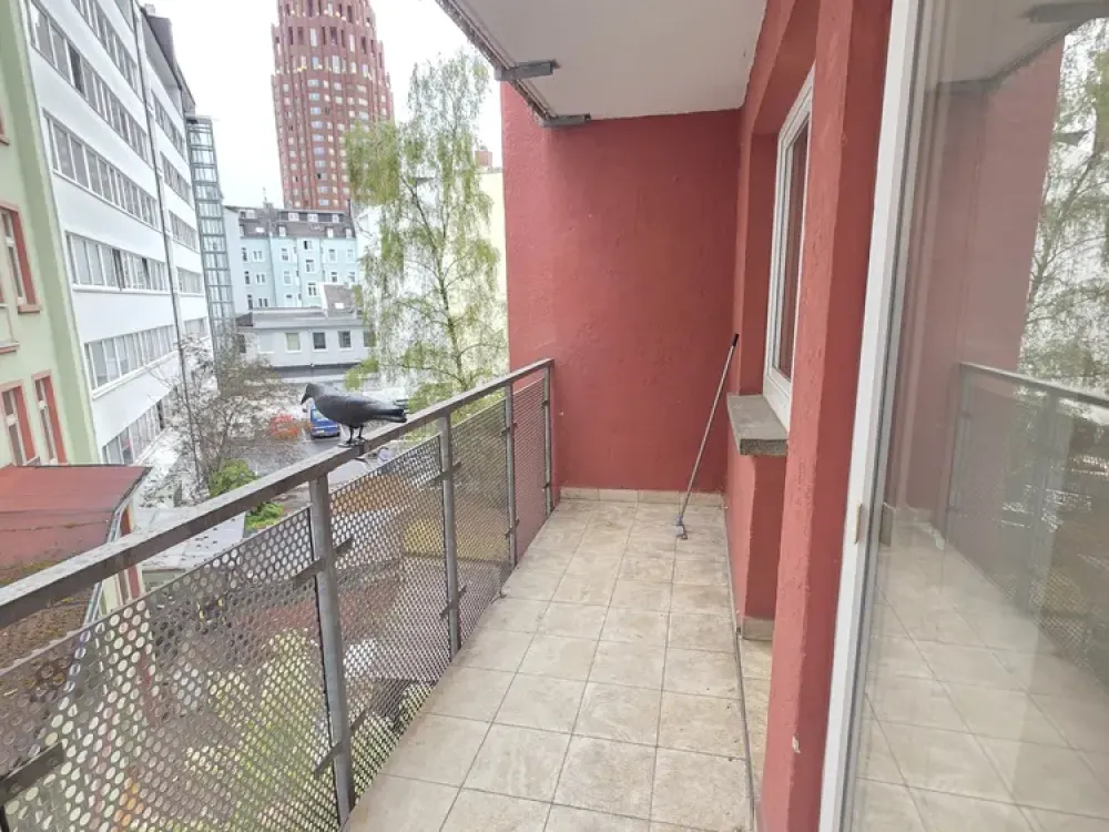 Sachsenhausen: 2-Zimmer-Wohnung mit Balkon