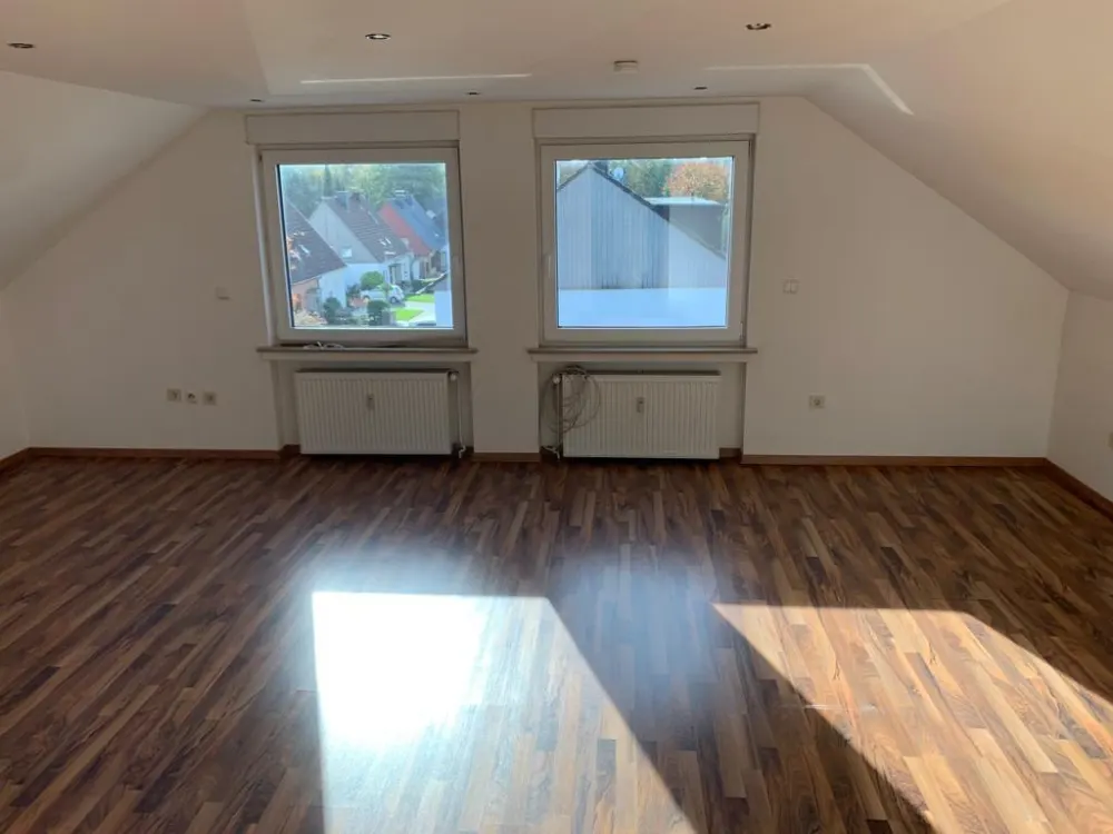 Helle DG Wohnung in ruhiger Lage