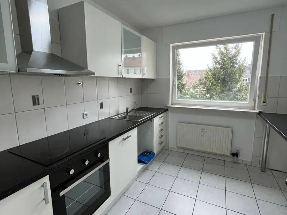 Schöne 3-Zimmer-Wohnung mit 2 Bädern, Loggia und Stellplatz in der Kasseler Südstadt