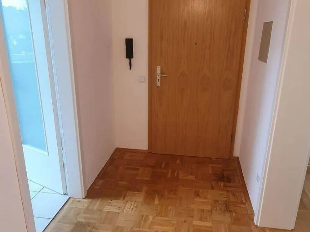 Schöne 3-Zimmer-Wohnung mit 2 Bädern, Loggia und Stellplatz in der Kasseler Südstadt