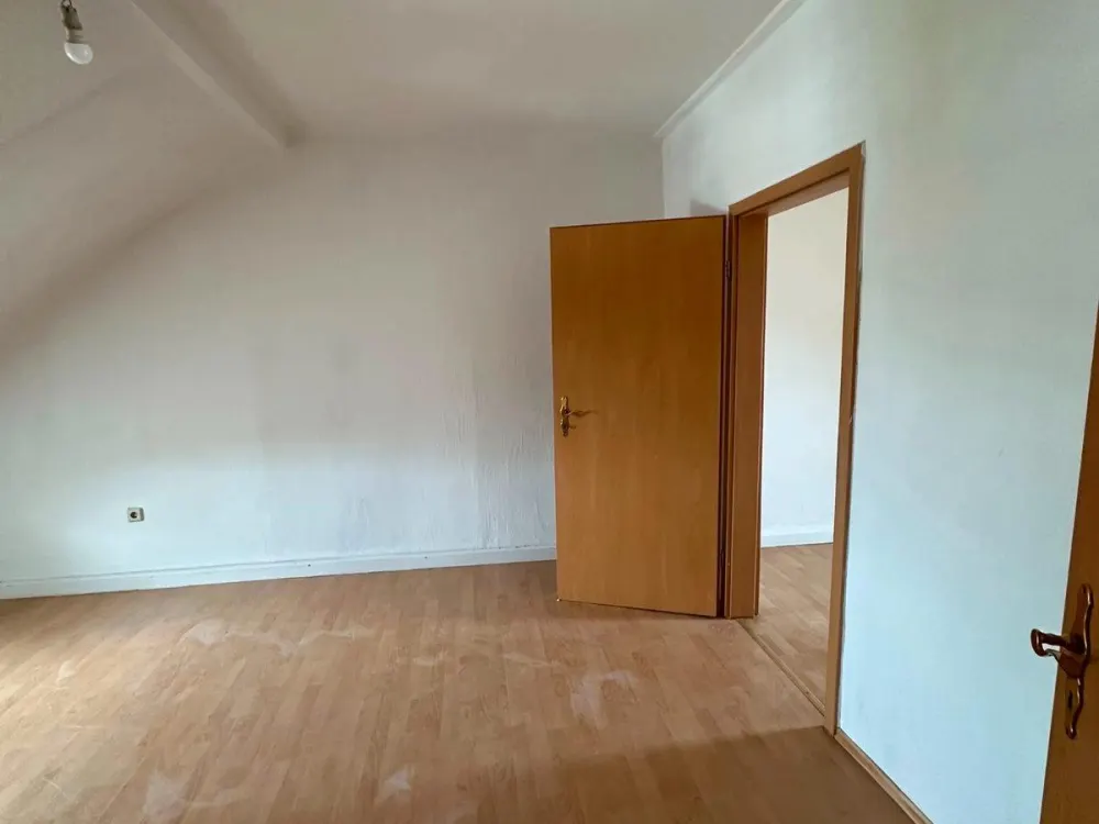 Großzügige 4-Zimmer-DG Wohnung in Sulzbach