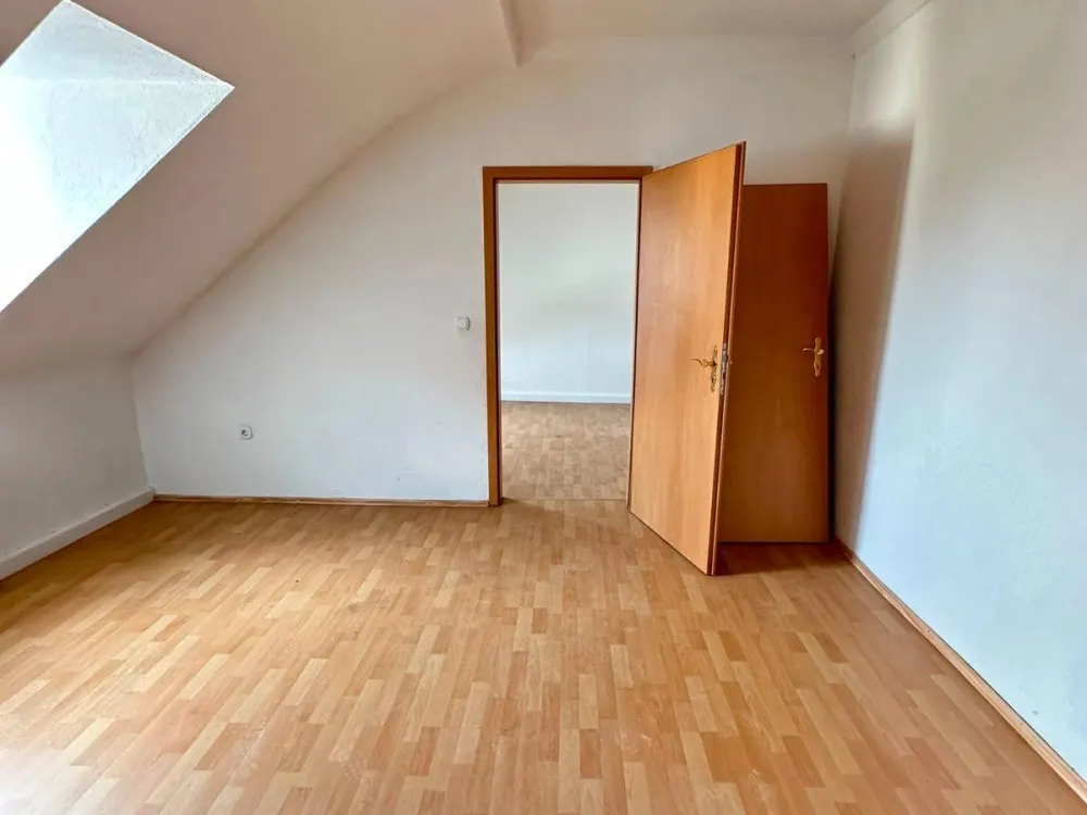 Großzügige 4-Zimmer-DG Wohnung in Sulzbach