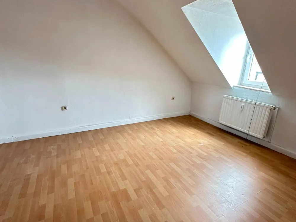 Großzügige 4-Zimmer-DG Wohnung in Sulzbach