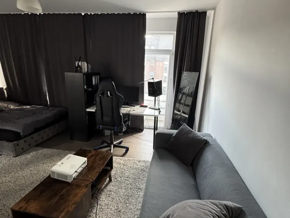 Partially Furnished 1-Room Apartment with Balcony in Krefeld-Cracau