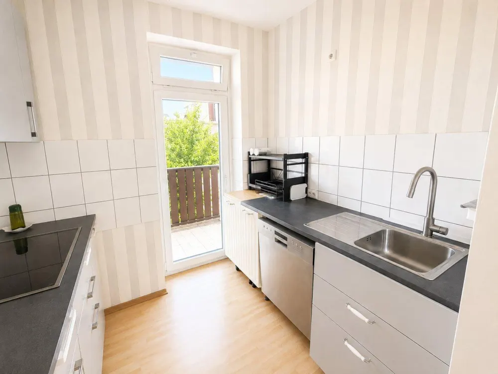 Newly Established 3-Person Shared Apartment in a Beautiful Old Building - Kassel (Wesertor)